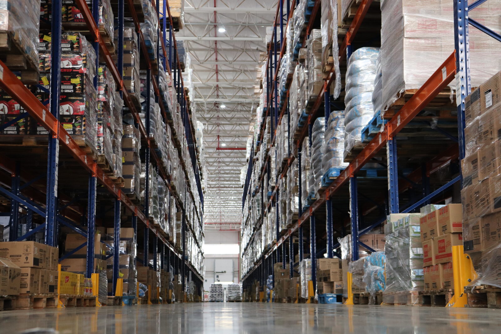 Porta-paletes centro de distribuição supermercado